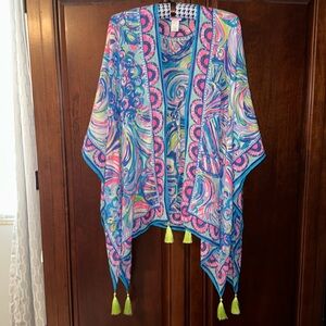 Lilly Pulitzer shawl. One size with tie in the front. Excellent condition.